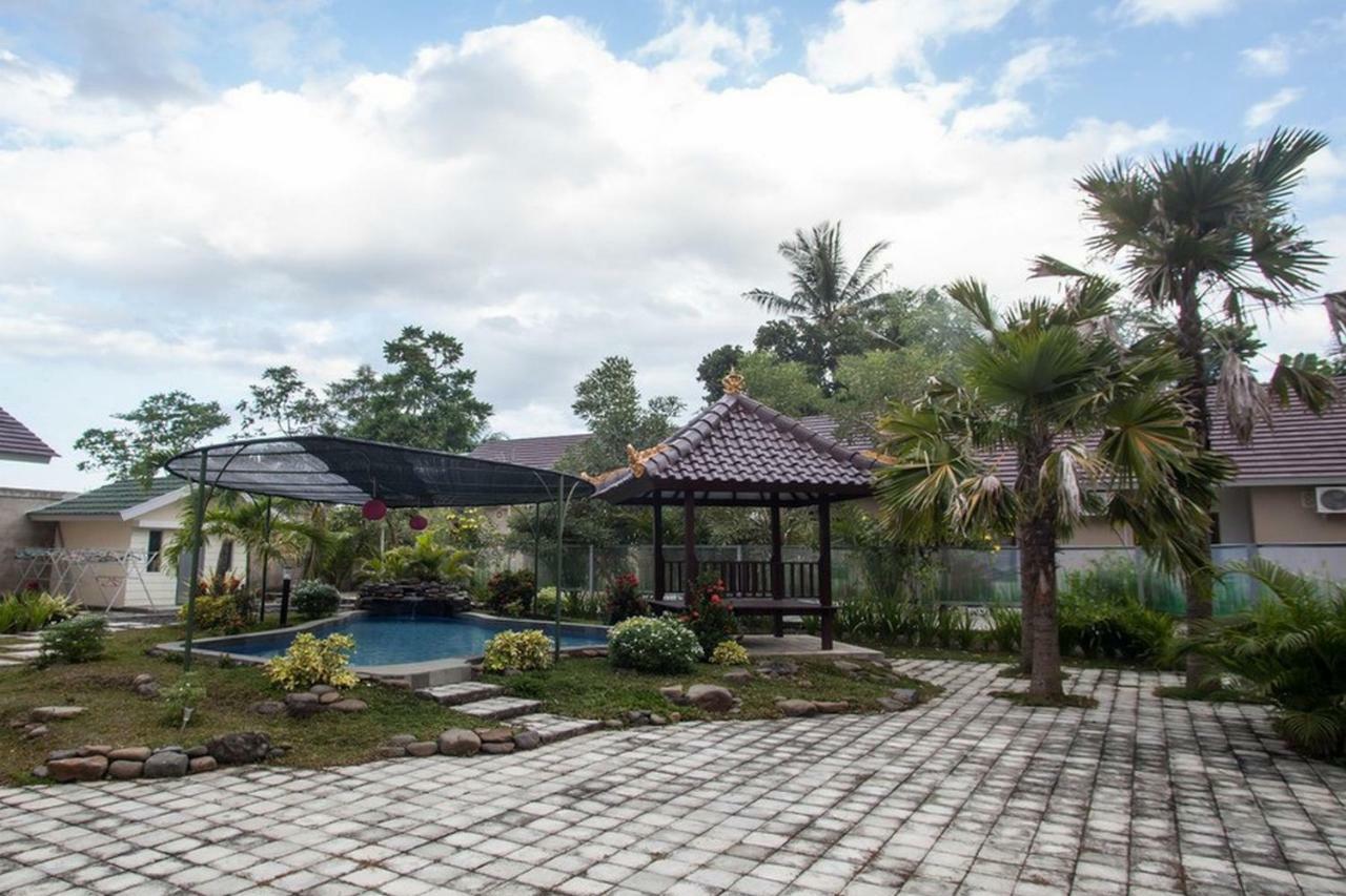 Reddoorz Syariah Plus Near Banyuwangi Airport 외부 사진